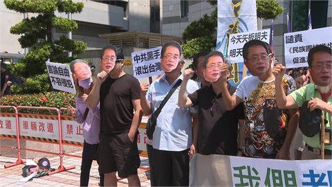 國台辦稱港男因「義憤」攻擊矢板明夫　李坤城：怕查下去和中國有關？