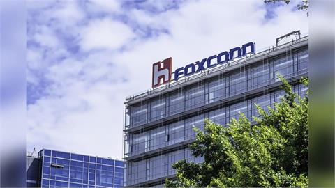 鴻海：持續推動醫療機器人　減輕護理長照工作負擔