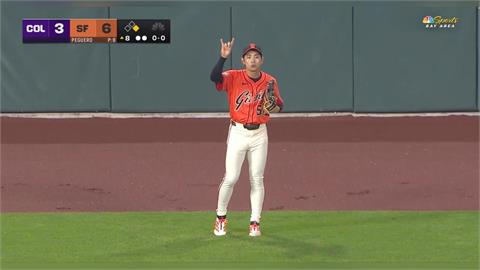 MLB(影)／記錯出局數鬧烏龍！「風之孫」李政厚帥氣轉身送球變送壘包表情超尷尬