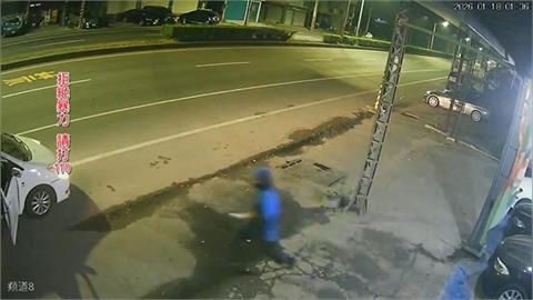 蒙面惡煞下車就砸！　雲林二手車行3車被砸爛