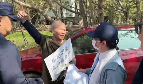 台中黎明幼兒園案拆除前測量　負責人擋車被架離
