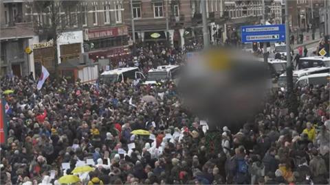 荷蘭再現反防疫示威　阿姆斯特丹市爆警民衝突