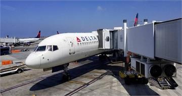 花5千買靠窗座位 上飛機見「這景象」傻眼了!乘客集體告2大航空