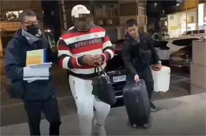 荒唐！電鍋煮鈔票1千變3千？　加拿大男詐騙110萬現金