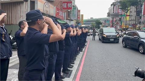 老天也哭泣！黃瑋震遭毒駕撞殉職　同仁列隊致意突下大雨場面哀戚