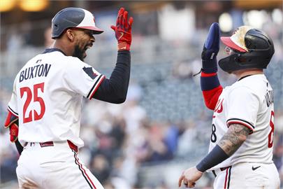 MLB(影)／479呎核爆＋飛撲美技！雙城黑鱒魚一人搞定勝利劇本！