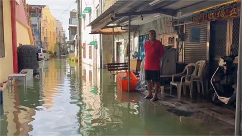 年度天文大潮又淹！　高雄西子灣海水倒灌、茄萣水淹到小腿