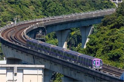 機捷列車系統異常緊急停車　乘客錯愕：怎麼突然不動了？