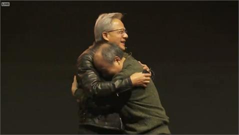 少賺5.6兆...曾是輝達最大股東！孫正義超後悔「緊抱黃仁勳」畫面曝