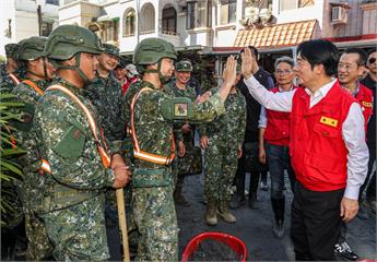 賴清德授權「入民宅協助清淤」 國軍增派2000兵力救災