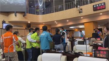 台南市議會爆衝突！清點人數突宣布散會爆扭打