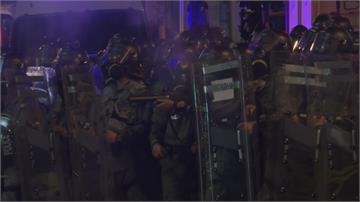 反送中／港民包圍警署再爆衝突 傳解放軍集結香港邊界