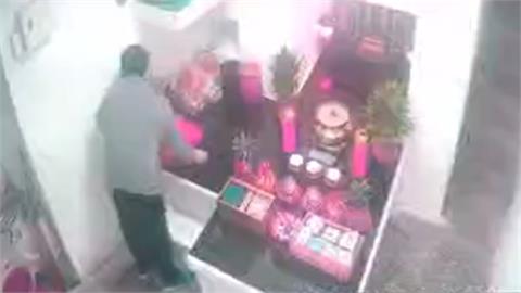 神明眼皮下行竊！基隆男偷走供品還亂便溺