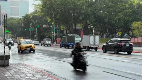 薔琵稍減弱　氣象署：路徑略西修.　暴風圈籠罩中部以北+東