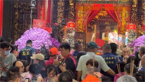 近３３萬人報名參加！　白沙屯媽祖起駕人潮擠爆
