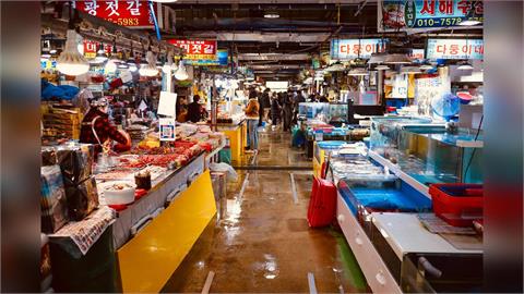 赴韓旅遊吃1海鮮全家送醫狂噴4萬看病！引一票苦主哀號：我也狂吐暴拉