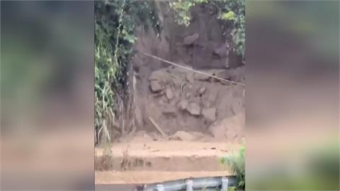 大雨釀災！投８９線土石崩塌　驚現「土石流瀑布」交通中斷