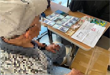 黃昏之戀遇小女友　87歲翁「幫拿包裹」成史上最老車手