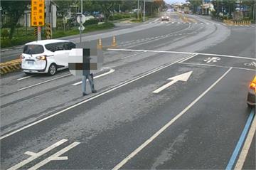 拿了熱狗就走　泰籍男涉不付帳還揮刀拒捕闖民宅