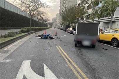 快新聞／北市萬華區死亡車禍！貨車、重機對撞　騎士頭部重創不治身亡