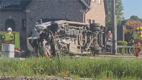 比利時火車撞翻校車　造成至少4死、2人重傷