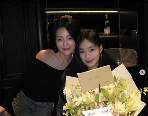小S近況曝光！與女兒、年輕男伴看電影被拍　氣色超好將亮相金鐘獎