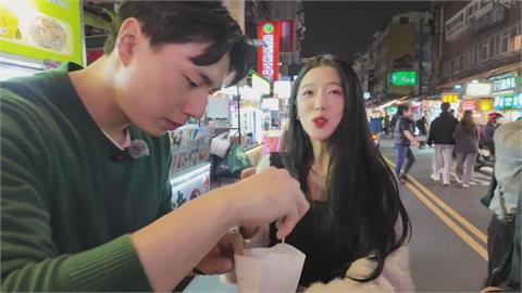 2在台韓人狂嗑夜市美食　為「這一袋」當街鬥嘴網笑翻