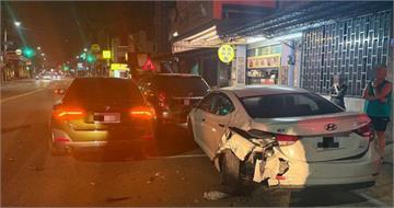 半夜暴衝!47歲女酒後開BMW失控狂撞「一路掃進人行道」 幸未釀傷亡