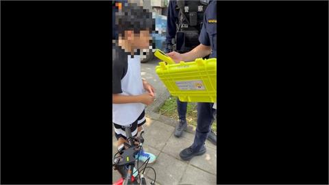 小朋友也要酒測？　　１１歲男童騎鐵馬「閃車撞樹」　警ＳＯＰ惹議