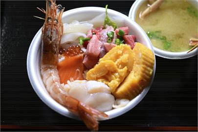 扇貝、鯛魚...現買現烤新鮮入口　日本漁港找到新商機