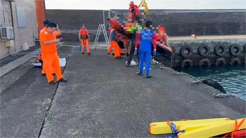 快新聞／基隆八斗子驚見浮屍！死者身穿捕撈裝　腰間還有半袋海螺