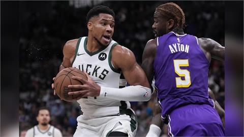 NBA(影)/湖人新秀生涯首度得分球裁判就是不給 沒關係!字母哥夠罩拿來送你