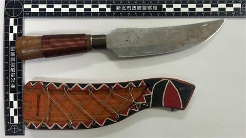 不滿遭對方兒子趕出門外　七旬翁公園持刀砍女友４刀