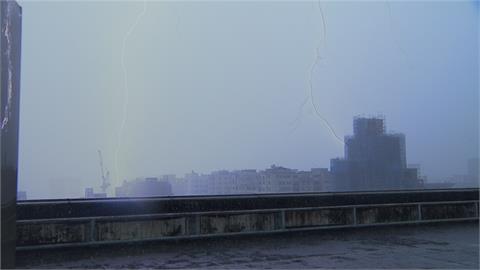 週二午後雷雨胞狂炸！　大台北上空每分鐘閃電高達440次