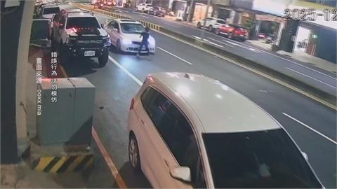台南女酒醉蹲路中央! 衝路車"製造假車禍"真的被撞飛