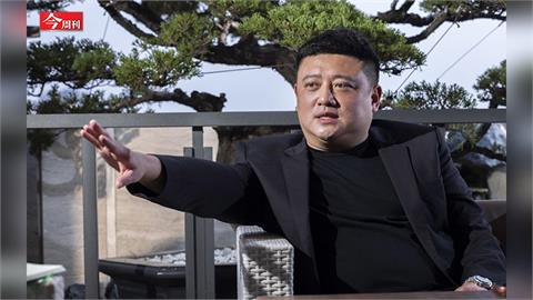 KTV南霸天享溫馨將掛牌上市！好膽衝好樂迪門口發傳單 二代靠「彎腰學」收服老員工