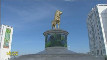 土庫曼總統太狂了！市中心設立「國寶」巨型黃金雕像