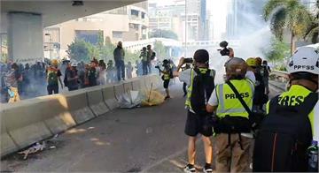 反送中／觀塘遊行發生警民衝突！警方發射催淚彈驅離