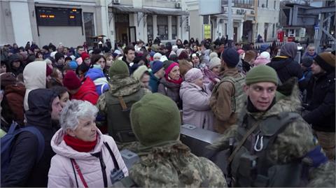出逃烏克蘭破300萬人 難民痛罵普丁「希特勒」