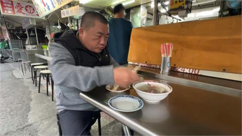 台南低溫11度冷颼颼　民眾吃虱目魚肚鹹粥、牛雜湯暖胃