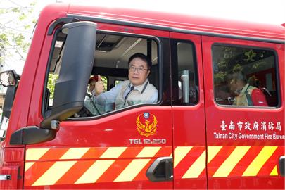 台南市汰換10輛消防車　黃偉哲：配備升級安全提高