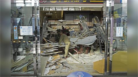 日本青森規模7.5強震35傷 新千歲機場天花板震裂漏水