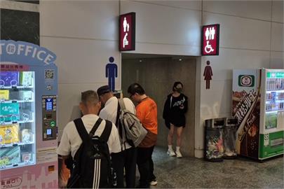 快新聞／嚇壞！桃機女廁驚傳暗藏「針孔攝影機」　航警局回應了