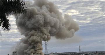 宜蘭冬山汽修廠突竄大火！濃煙竄天　警消急派6分隊灌救