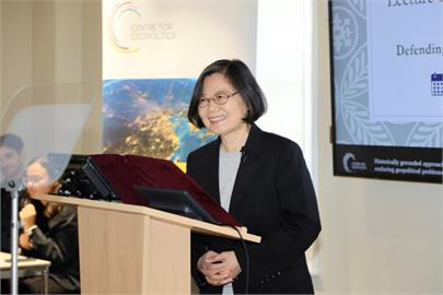 快新聞／蔡英文前總統重返母校LSE　強調台灣將與全球「共推進步與和平」