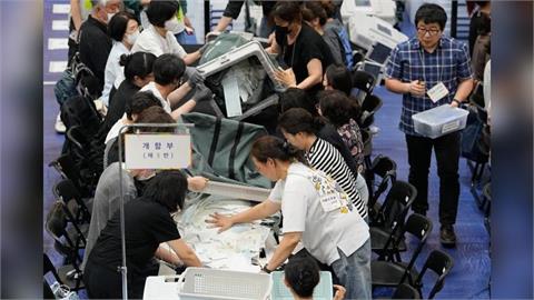 快新聞／南韓地方大選爆「選票紙不足」　抗議民眾喊：應學台灣投票機制