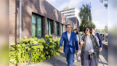 快新聞／推動長照3.0！侯友宜參訪荷蘭霍格威村　汲取失智照護經驗