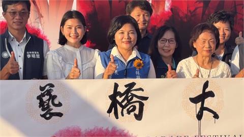 西螺大橋藝陣文化祭登場　雲林縣長張麗善現場揮毫