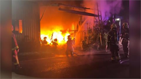 高雄大樹汽車保養廠凌晨大火　爆炸聲四起.火勢猛烈　一女葬一樓夾層