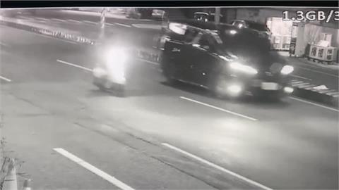 網紅「鳳梨」轎車遭開槍！　　騎車歹徒尾隨當街連轟12槍